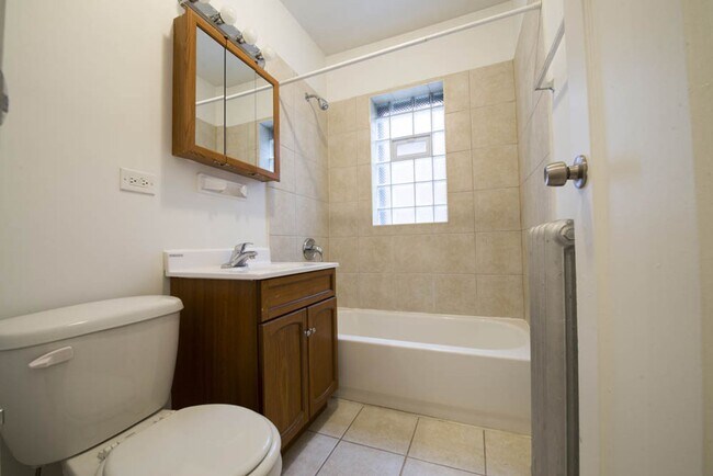 11111 S Vernon Chicago, IL 60628 in Chicago, IL - Building Photo - Building Photo