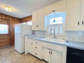 17 E 28th Ave in Hutchinson, KS - Building Photo - Building Photo