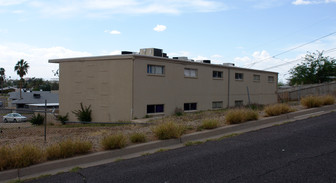 1302 W Becker Ln in Phoenix, AZ - Foto de edificio - Building Photo