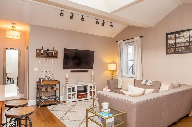 309 1st St in Hoboken, NJ - Building Photo