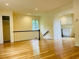 26 Elm Ave in Glen Cove, NY - Building Photo