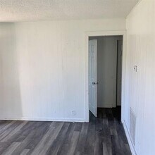 106 W Tutt St in Howe, TX - Building Photo - Building Photo