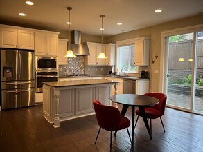 10567 NW Dumar Ln in Portland, OR - Building Photo - Building Photo