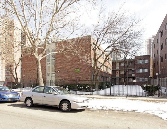 6131 N Winthrop Ave in Chicago, IL - Building Photo - Building Photo