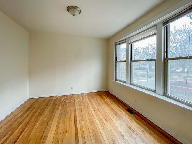 1942 W Winona St, Unit 1