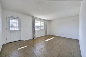 1986 E Palmcroft Dr in Tempe, AZ - Building Photo - Building Photo