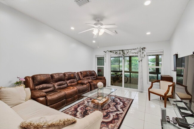 18541 Cherborg Dr in Boca Raton, FL - Building Photo - Building Photo