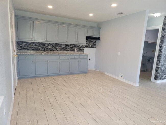 608 E Loeb St in Edinburg, TX - Building Photo - Building Photo