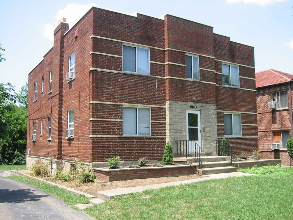 7123 Eastlawn Dr in Cincinnati, OH - Building Photo