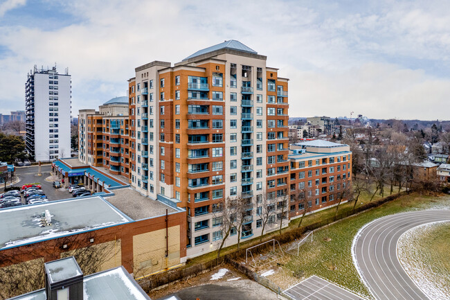 Henley Gardens in Toronto, ON - Building Photo - Building Photo