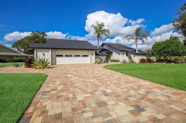 property at 3705 Torrey Pines Blvd