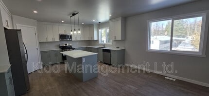 3854 Glendale Dr in Prince George, BC - Building Photo - Building Photo