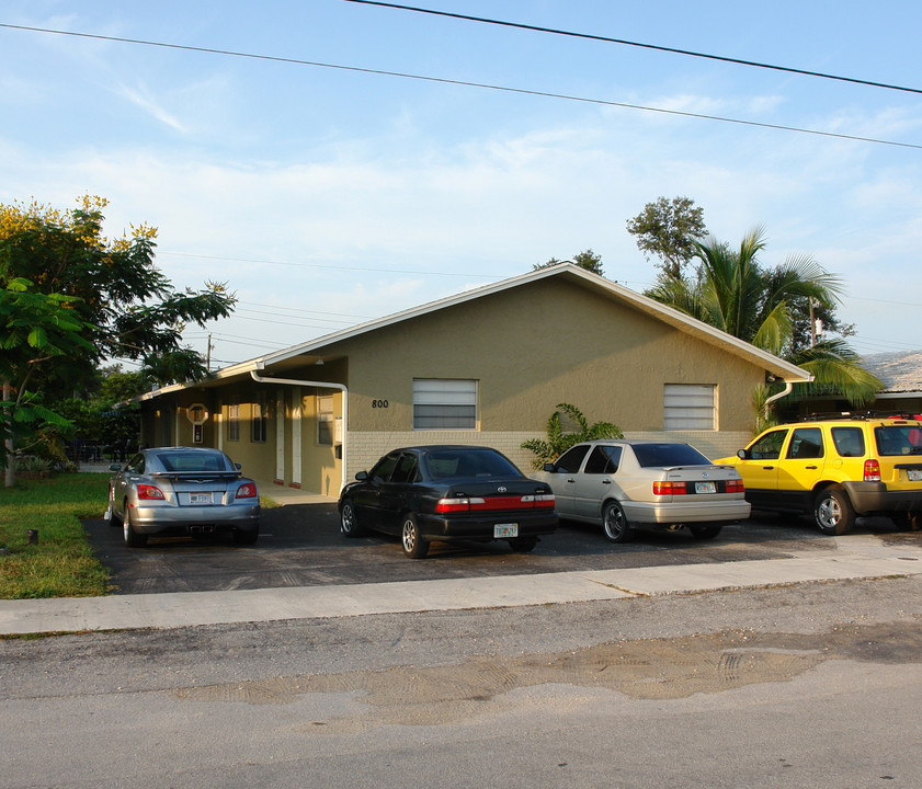 800-810 SE 18th St in Fort Lauderdale, FL - Building Photo