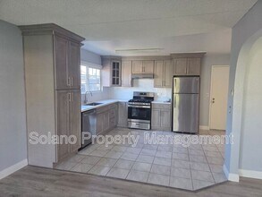512 Monterey Dr in Suisun City, CA - Building Photo - Building Photo