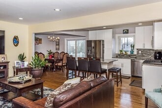 7 Van Ness Ct in Maplewood, NJ - Building Photo - Building Photo