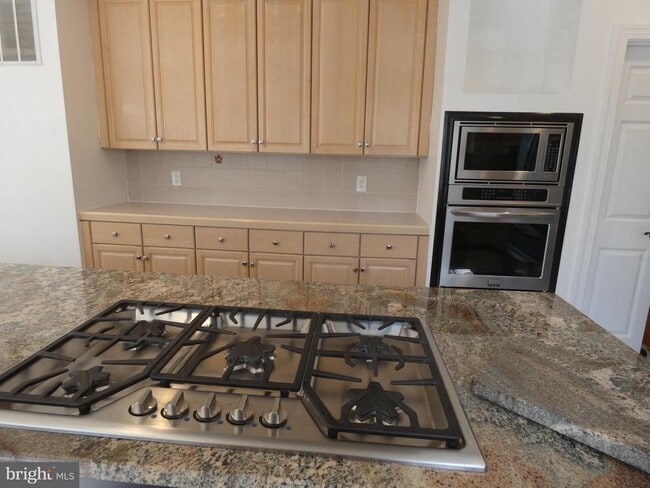 6422 Lake Meadow Dr in Burke, VA - Building Photo - Building Photo