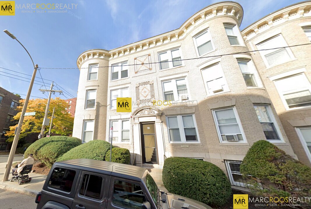 19 Mount Hood Rd, Unit 5 in Boston, MA - Foto de edificio