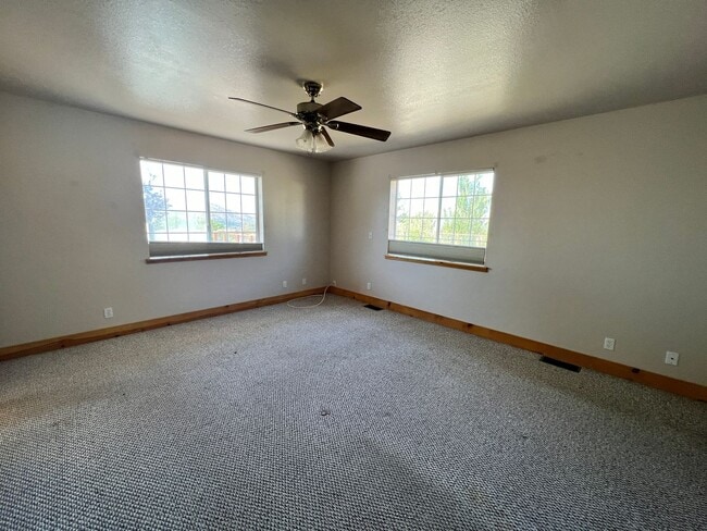 20139 Hayfield Ln in Tehachapi, CA - Building Photo - Building Photo