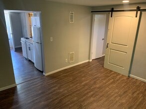 1101 Pekin Ave in Creve Coeur, IL - Building Photo - Building Photo