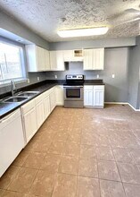 16026 Highlander Dr in Houston, TX - Building Photo - Building Photo