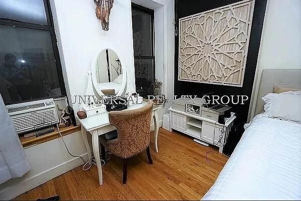 261 Broome St in New York, NY - Building Photo - Building Photo