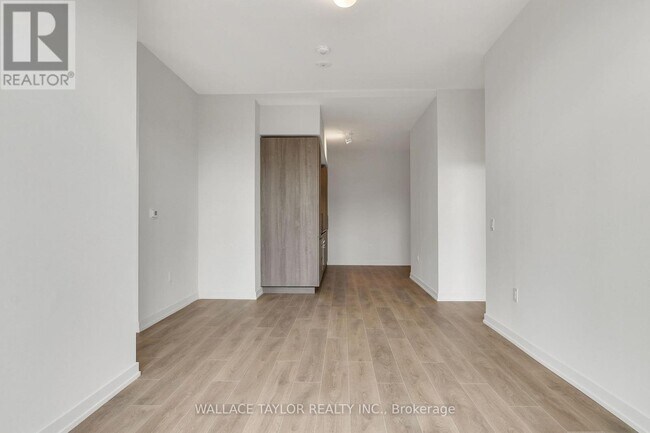 181-181 Sterling Rd in Toronto, ON - Building Photo - Building Photo