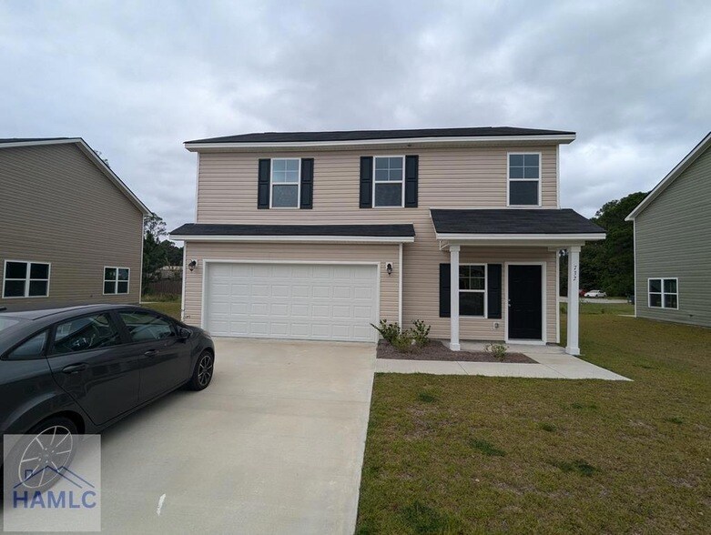 732 Mill Creek Cir in Hinesville, GA - Foto de edificio