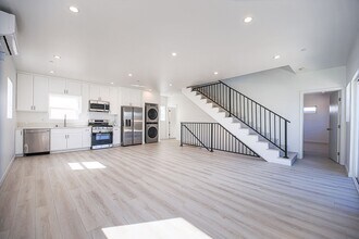 2811 Cloverdale Ave-Unit -2811 in Los Angeles, CA - Building Photo - Building Photo
