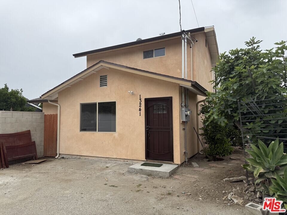 13241 Longridge Ave in Sherman Oaks, CA - Building Photo