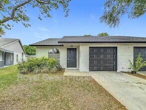 2042 Windward Pass in Lakeland, FL - Building Photo - Building Photo