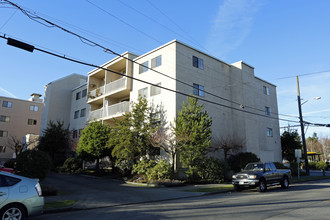 Lakeview Court Apartments in Seattle, WA - Building Photo - Building Photo