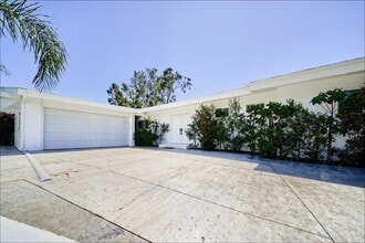 1641 Tower Grove Dr in Beverly Hills, CA - Building Photo - Building Photo