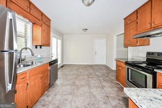 208 Wildwood Dr in Stockbridge, GA - Building Photo - Building Photo