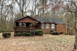 5905 Sumter Dr in Douglasville, GA - Building Photo