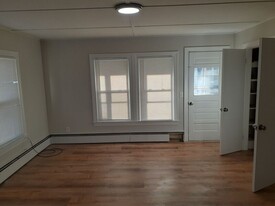 110 Silver St in Waterville, ME - Building Photo