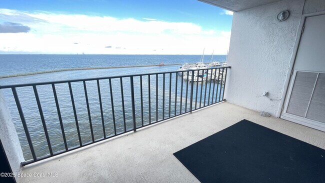 4747 S Washington Ave in Titusville, FL - Foto de edificio - Building Photo