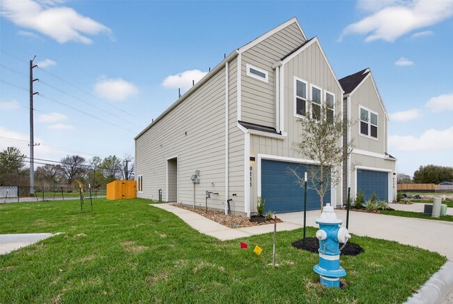 9111 Highland Northern Wy in Houston, TX - Building Photo - Building Photo