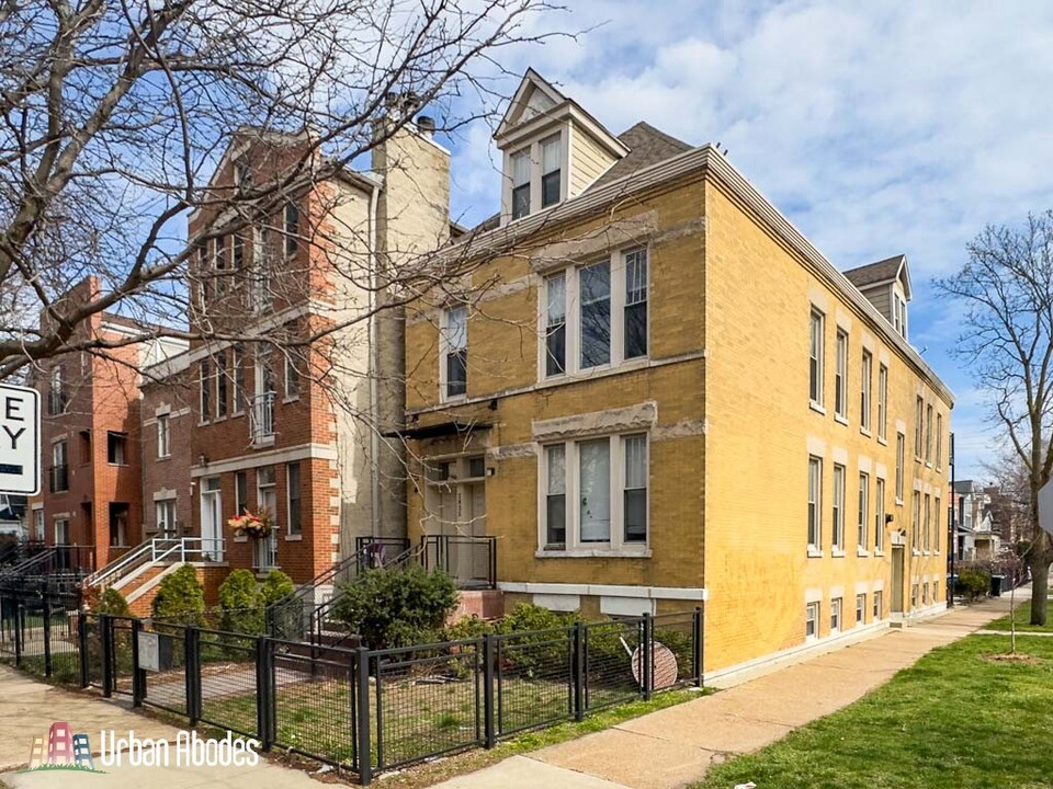 2835 N Damen Ave, Unit A09K in Chicago, IL - Building Photo