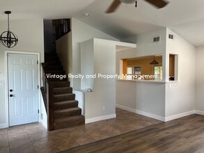 387 Teresa Pl in Manteca, CA - Building Photo - Building Photo