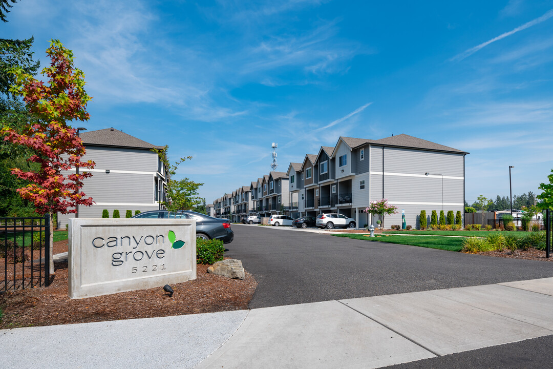 Canyon Grove Townhomes in Tacoma, WA - Building Photo