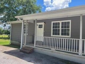 300 Rogers St in Mcdonough, GA - Building Photo