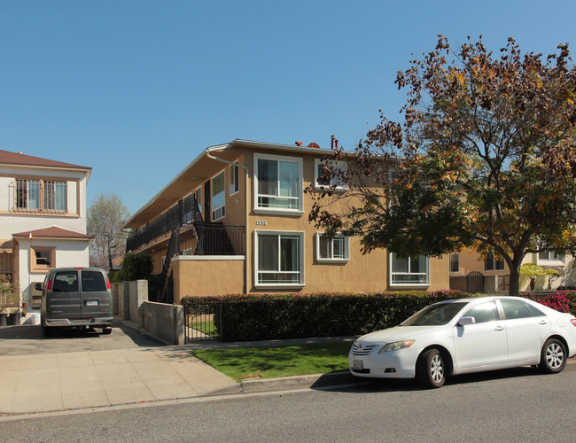 1939 17th St in Santa Monica, CA - Foto de edificio - Building Photo