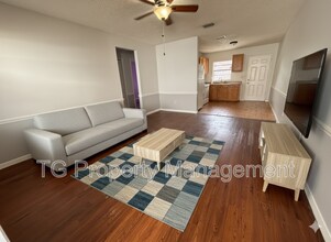 8145 Cheryl Ann Ln in Jacksonville, FL - Building Photo - Building Photo