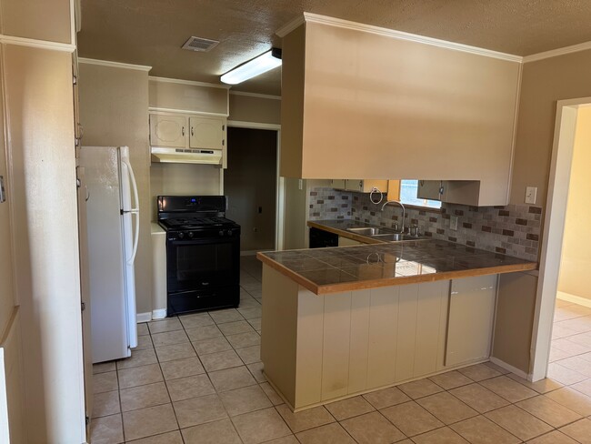 1602 Brisbane Cir in Bossier City, LA - Foto de edificio - Building Photo
