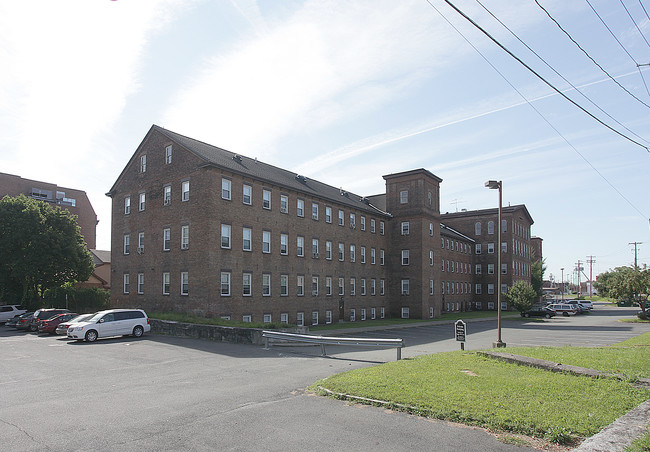 Ogden Mills Apartments in Cohoes, NY - Foto de edificio - Building Photo