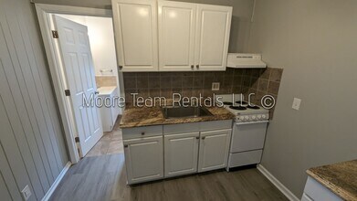 1302 Hebron Rd in Hendersonville, NC - Building Photo - Building Photo