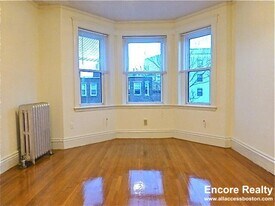 111 Park Dr in Boston, MA - Building Photo