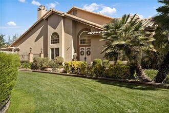 1521 Fairway Oaks Ave in Banning, CA - Foto de edificio - Building Photo