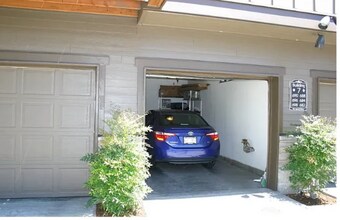 696 NE Adwick Dr in Beaverton, OR - Building Photo - Building Photo