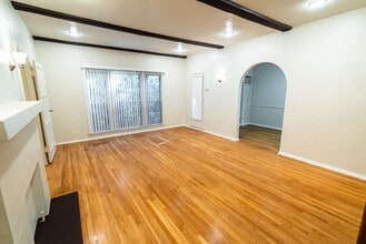 147 North Hamilton Drive in Beverly Hills, CA - Foto de edificio - Interior Photo